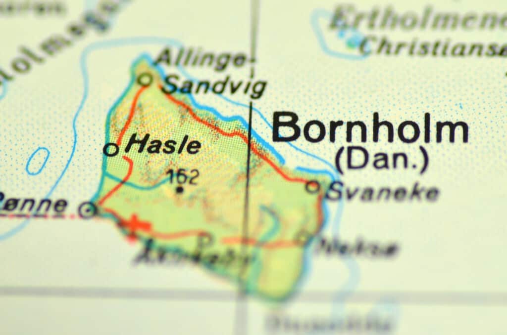  Bornholm er jo en af de vigtigste og smukkeste øer i Danmark.